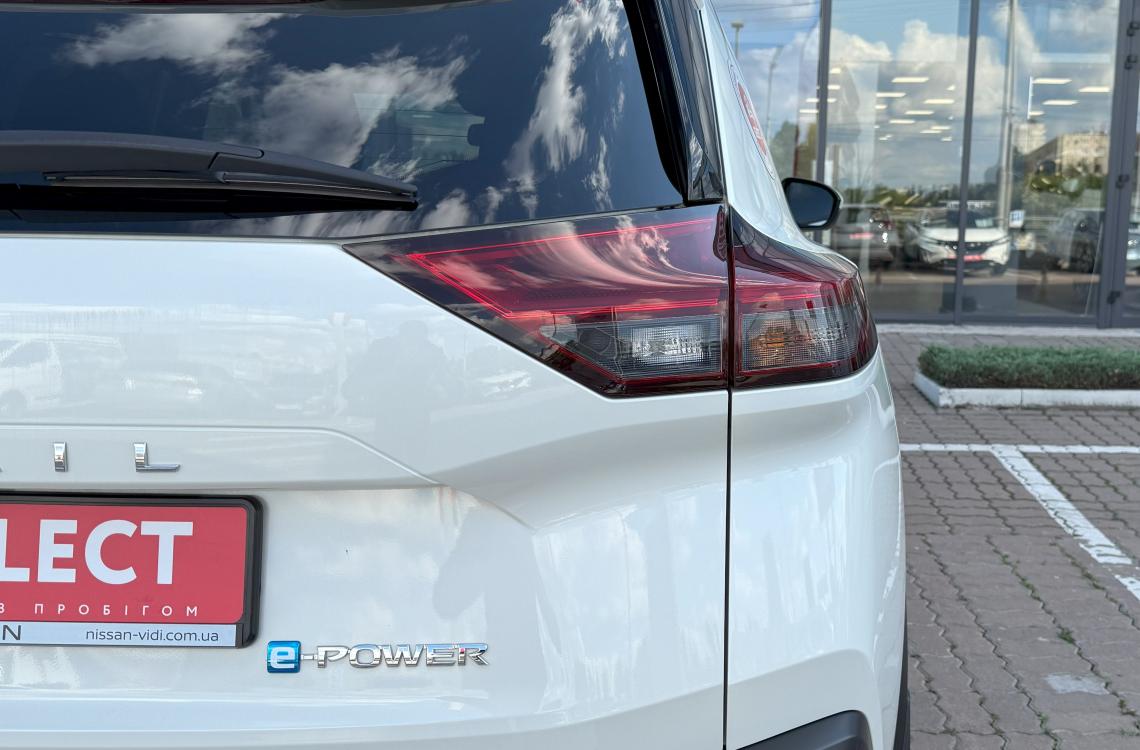 nissan picture
