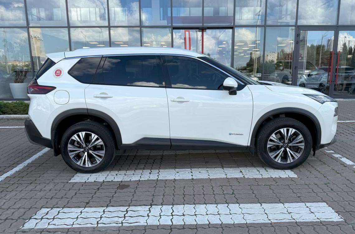 nissan picture