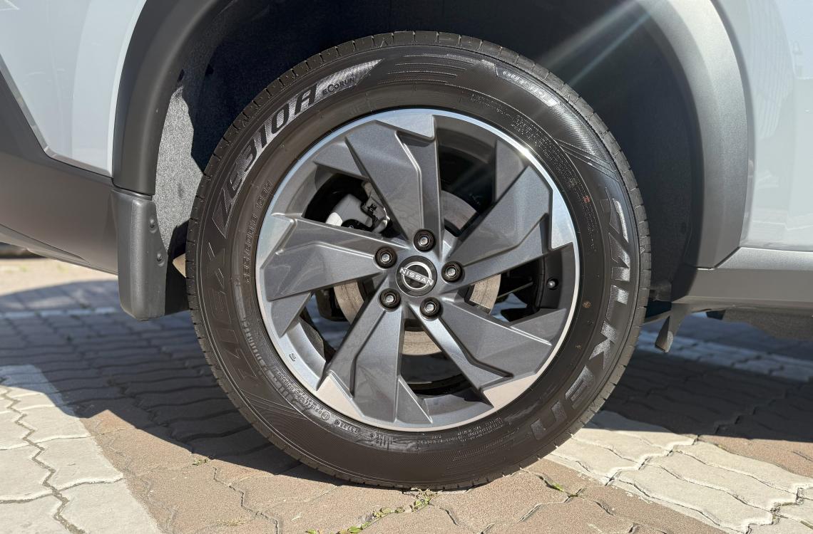nissan picture
