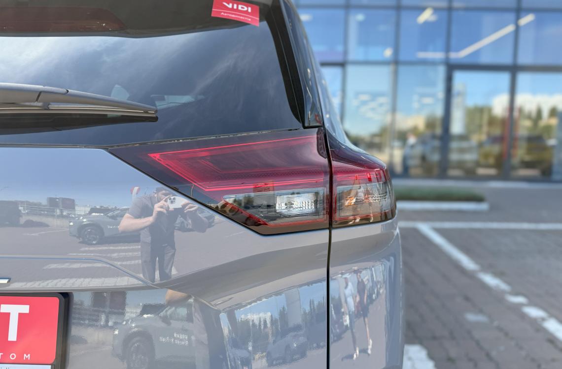nissan picture