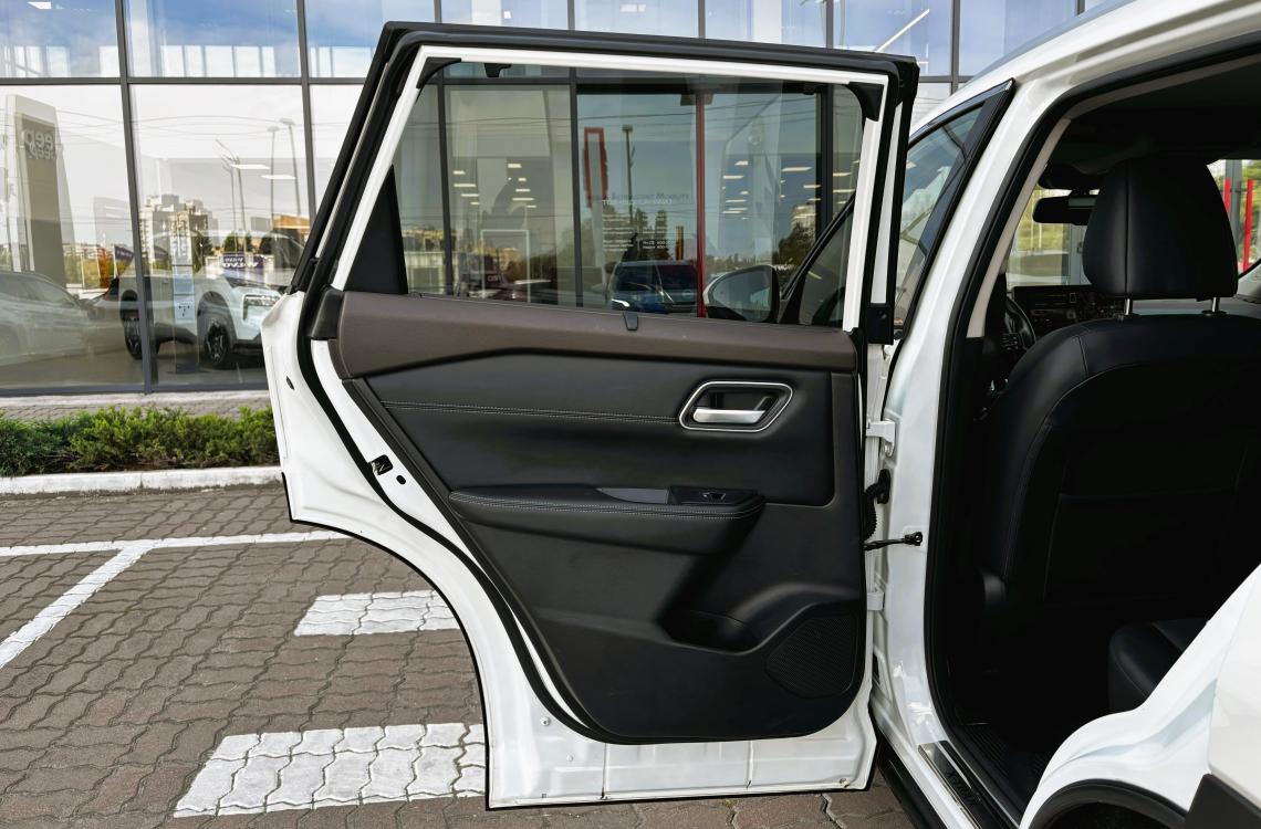 nissan picture